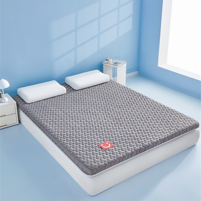 91家纺网 家纺一手货源 找家纺 芊梵床垫 2025新款A类牛奶丝乳胶硬质棉床垫-成人款 笑脸-星辰灰