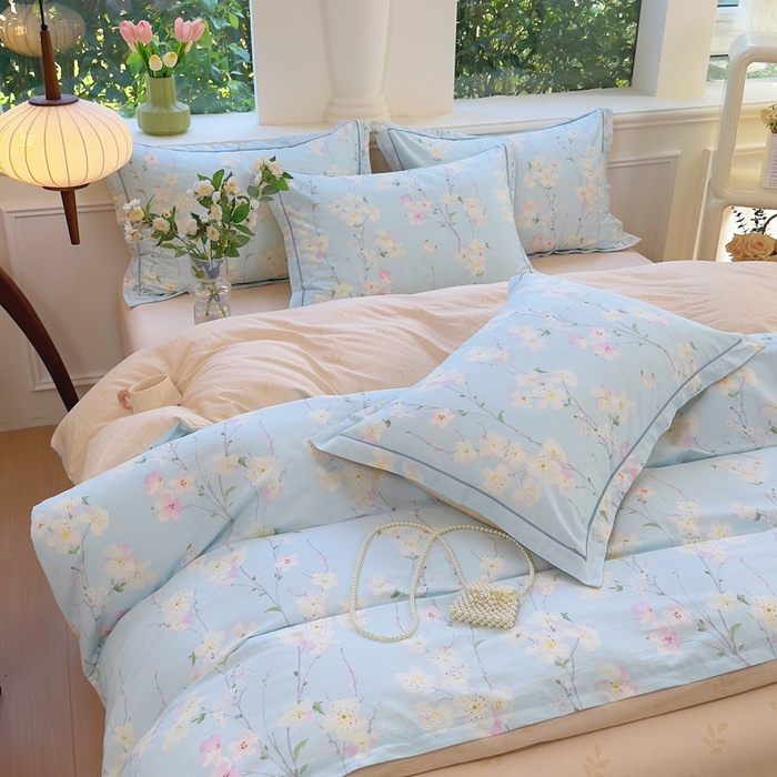 91家纺网 家纺一手货源 找家纺 铭博家纺 新款直播爆款网红全棉四件套13070印花吊边一字绣纯棉被套工艺款 沐兰花开