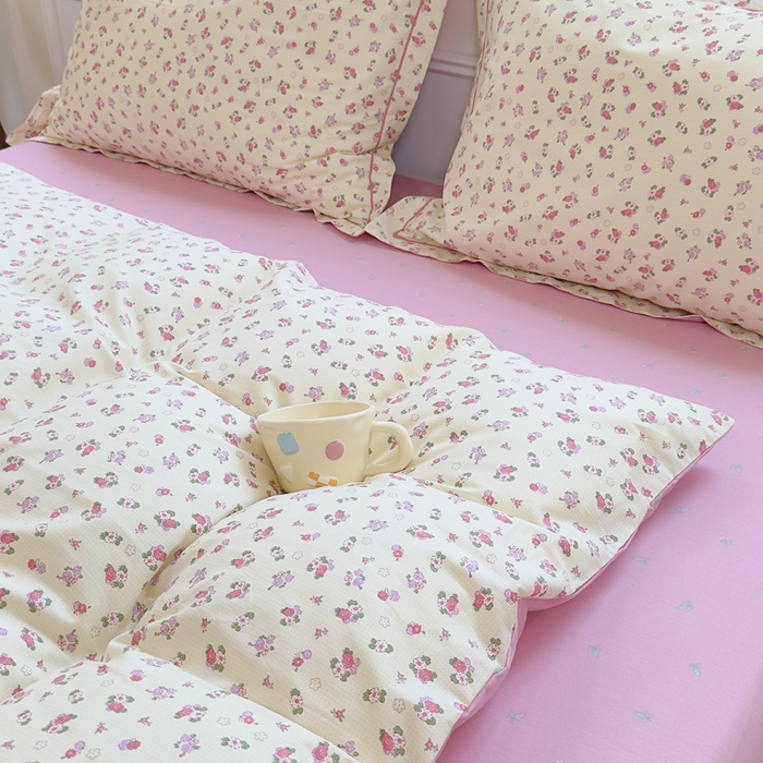 91家纺网 家纺一手货源 找家纺 铭博家纺 新款直播爆款网红全棉四件套13070印花吊边一字绣纯棉被套工艺款 细薇雨