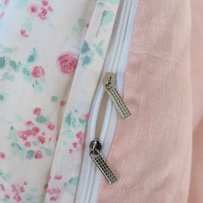 91家纺网 家纺一手货源 找家纺 铭博家纺 新款直播爆款网红全棉四件套13070印花吊边一字绣纯棉被套工艺款 绯恋