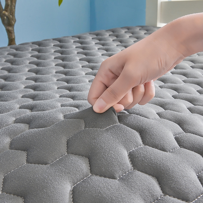 91家纺网 家纺一手货源 找家纺 芊梵床垫 2025新款A类牛奶丝乳胶硬质棉床垫-学生款 笑脸-星辰灰