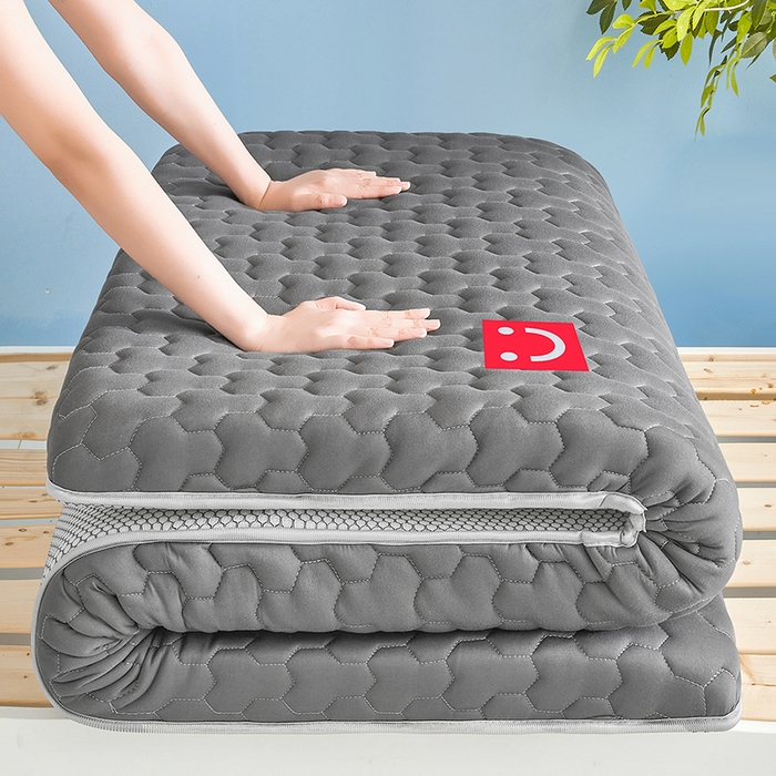 91家纺网 家纺一手货源 找家纺 芊梵床垫 2025新款A类牛奶丝乳胶硬质棉床垫-学生款 笑脸-星辰灰