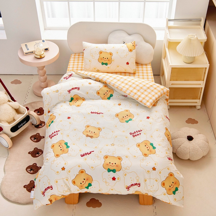 91家纺网 家纺一手货源 找家纺 乐秀家纺 2025新款全棉幼儿园被子三件套卡通纯棉被套被芯六件套 领结小熊