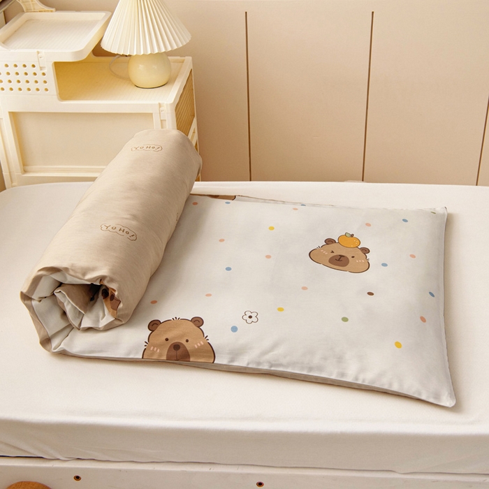 91家纺网 家纺一手货源 找家纺 乐秀家纺 2025新款全棉幼儿园被子三件套卡通纯棉被套被芯六件套 卡皮巴拉