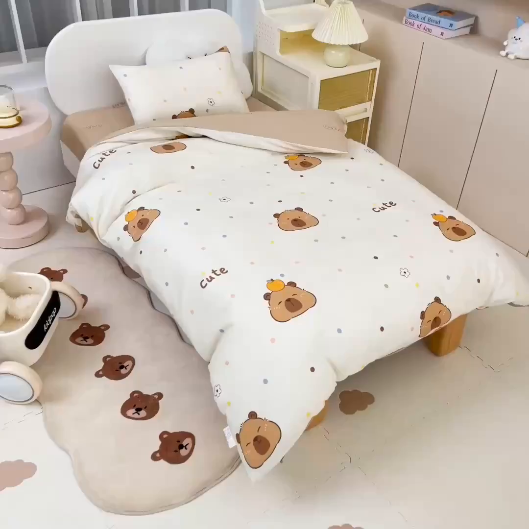 91家纺网 家纺一手货源 找家纺 乐秀家纺 2025新款全棉幼儿园被子三件套卡通纯棉被套被芯六件套 卡皮巴拉