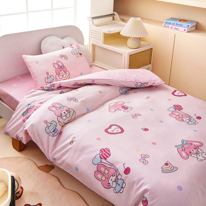 91家纺网 家纺一手货源 找家纺 乐秀家纺 2025新款全棉幼儿园被子三件套卡通纯棉被套被芯六件套 快乐贝儿