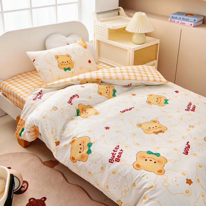 91家纺网 家纺一手货源 找家纺 乐秀家纺 2025新款全棉幼儿园被子三件套卡通纯棉被套被芯六件套 领结小熊