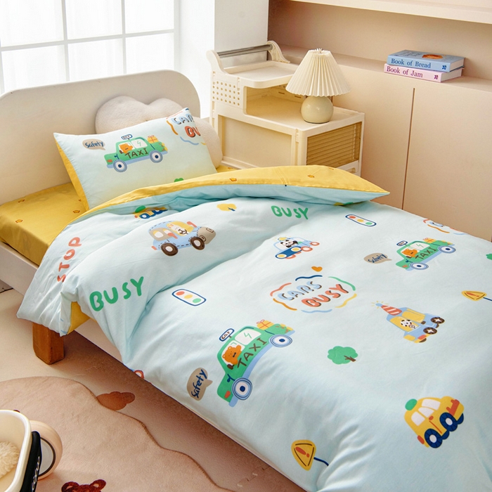 91家纺网 家纺一手货源 找家纺 乐秀家纺 2025新款全棉幼儿园被子三件套卡通纯棉被套被芯六件套 趣味巴士