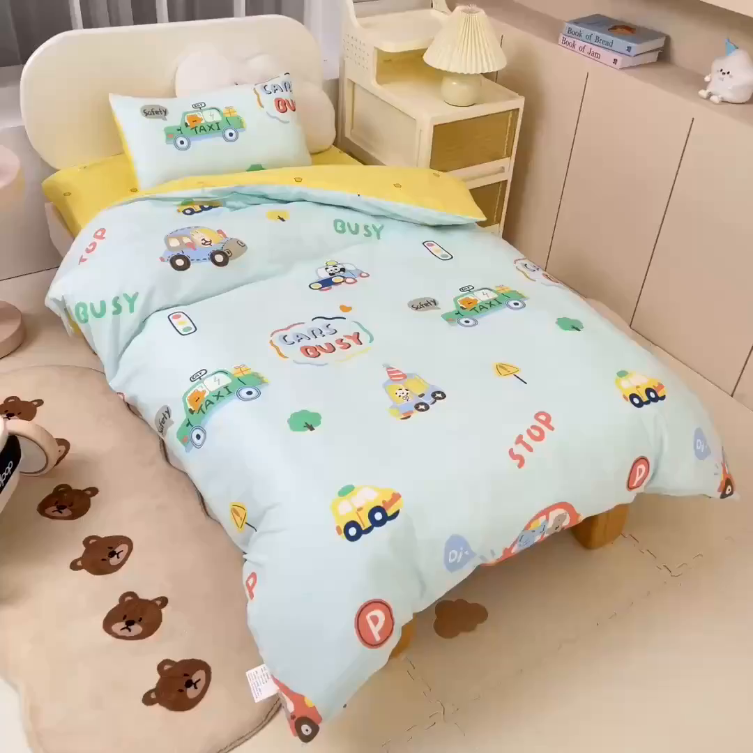 91家纺网 家纺一手货源 找家纺 乐秀家纺 2025新款全棉幼儿园被子三件套卡通纯棉被套被芯六件套 趣味巴士