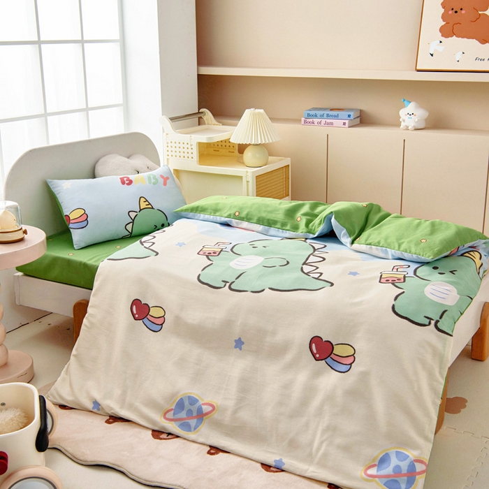 91家纺网 家纺一手货源 找家纺 乐秀家纺 2025新款全棉幼儿园被子三件套卡通纯棉被套被芯六件套 星际恐龙