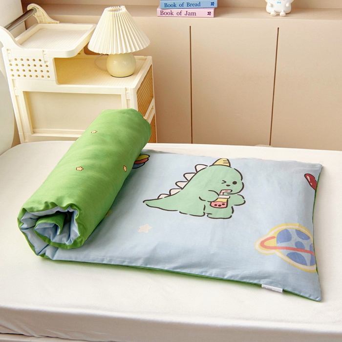 91家纺网 家纺一手货源 找家纺 乐秀家纺 2025新款全棉幼儿园被子三件套卡通纯棉被套被芯六件套 星际恐龙