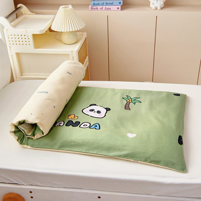 91家纺网 家纺一手货源 找家纺 乐秀家纺 2025新款全棉幼儿园被子三件套卡通纯棉被套被芯六件套 熊猫嬉戏