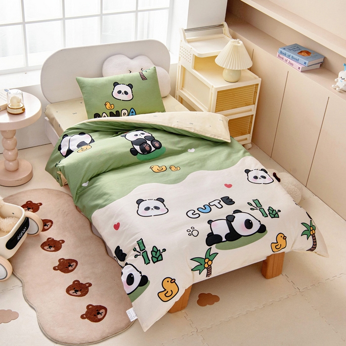 91家纺网 家纺一手货源 找家纺 乐秀家纺 2025新款全棉幼儿园被子三件套卡通纯棉被套被芯六件套 熊猫嬉戏