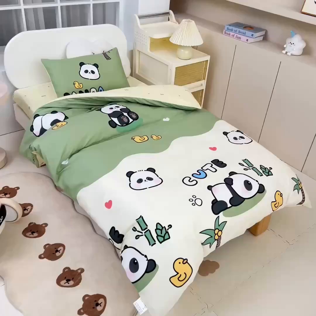 91家纺网 家纺一手货源 找家纺 乐秀家纺 2025新款全棉幼儿园被子三件套卡通纯棉被套被芯六件套 熊猫嬉戏
