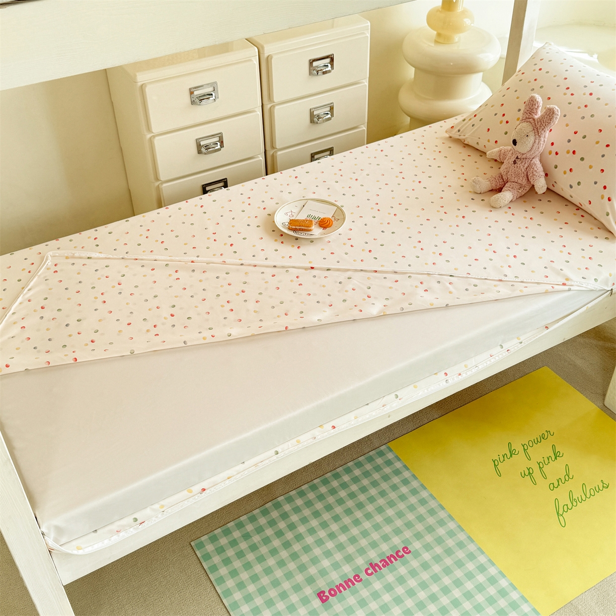 91家纺网 家纺一手货源 找家纺 多品家纺 2025新款超柔水洗棉学生宿舍床褥套子多件套大礼包 彩虹糖