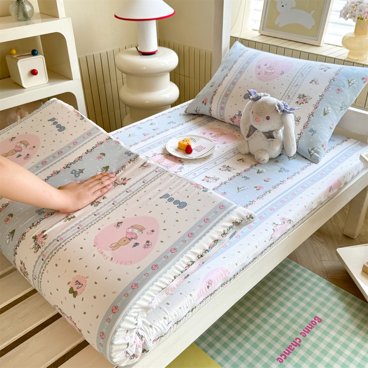 91家纺网 家纺一手货源 找家纺 多品家纺 2025新款超柔水洗棉学生宿舍床褥套子多件套大礼包 兔兔庄园