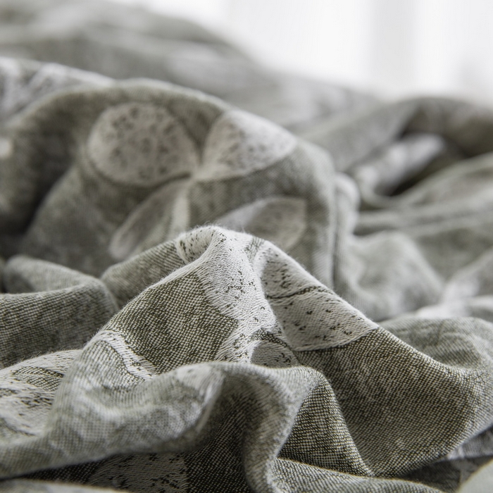 91家纺网 家纺一手货源 找家纺 鲁爱家纺供货 2025新款AB版棉麻工艺款四件套 玉树-灰绿