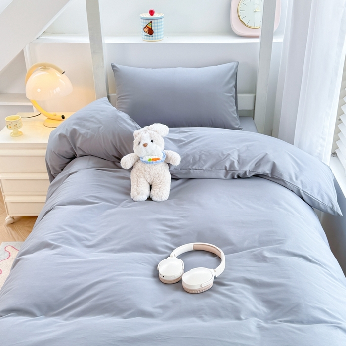 91家纺网 家纺一手货源 找家纺 简冠家纺 2025新款13372全棉纯色学生三件套 浅灰