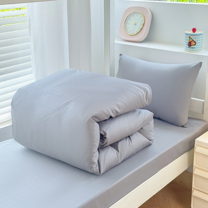 91家纺网 家纺一手货源 找家纺 简冠家纺 2025新款13372全棉纯色学生三件套 浅灰