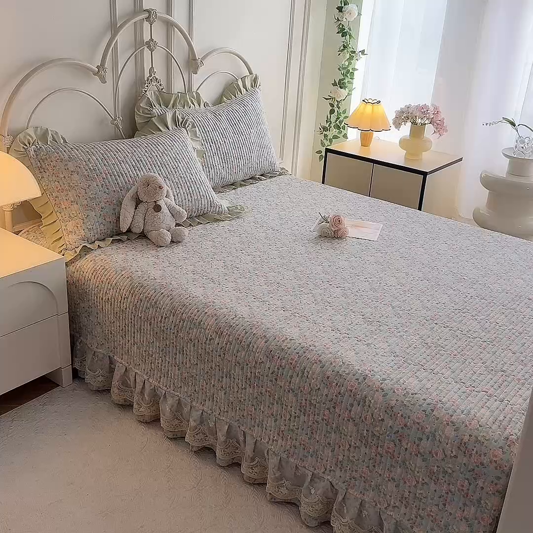 91家纺网 家纺一手货源 找家纺 美达家纺 2025新款全棉防滑榻榻米床护垫 柏林梦境-绿