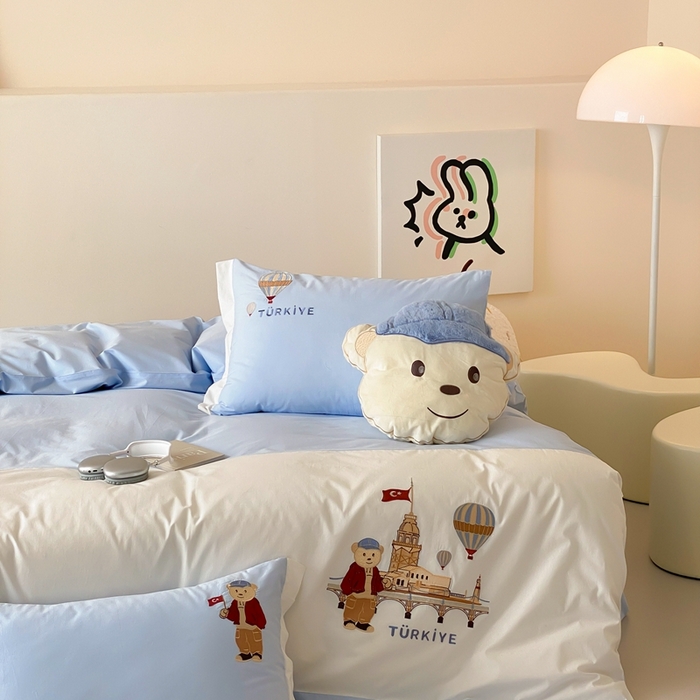 91家纺网 家纺一手货源 找家纺 （总）曼布缇2025新款全棉高密绣花四件套 旅行熊(会员-10，券后控价268/288,308起)