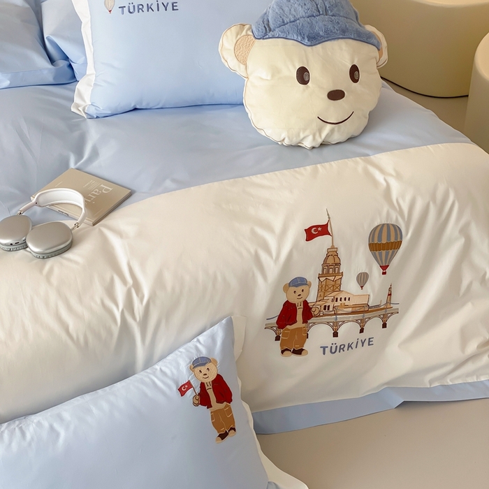 91家纺网 家纺一手货源 找家纺 （总）曼布缇2025新款全棉高密绣花四件套 旅行熊(会员-10，券后控价268/288,308起)