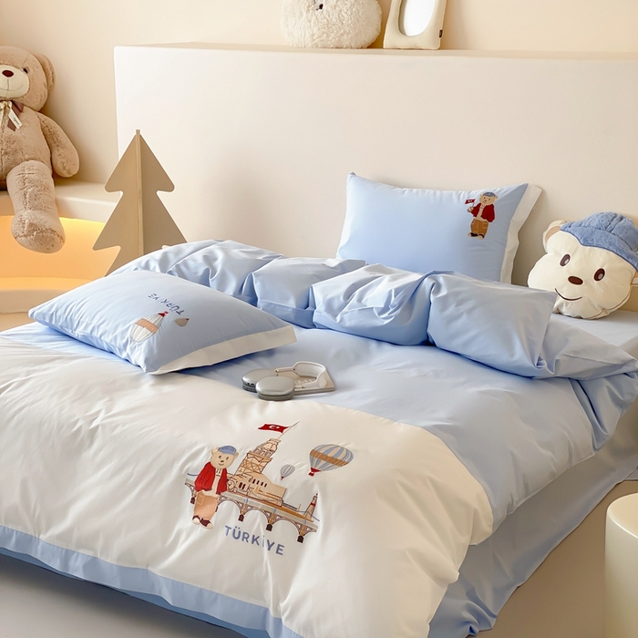 91家纺网 家纺一手货源 找家纺 （总）曼布缇2025新款全棉高密绣花四件套 旅行熊(会员-10，券后控价268/288,308起)