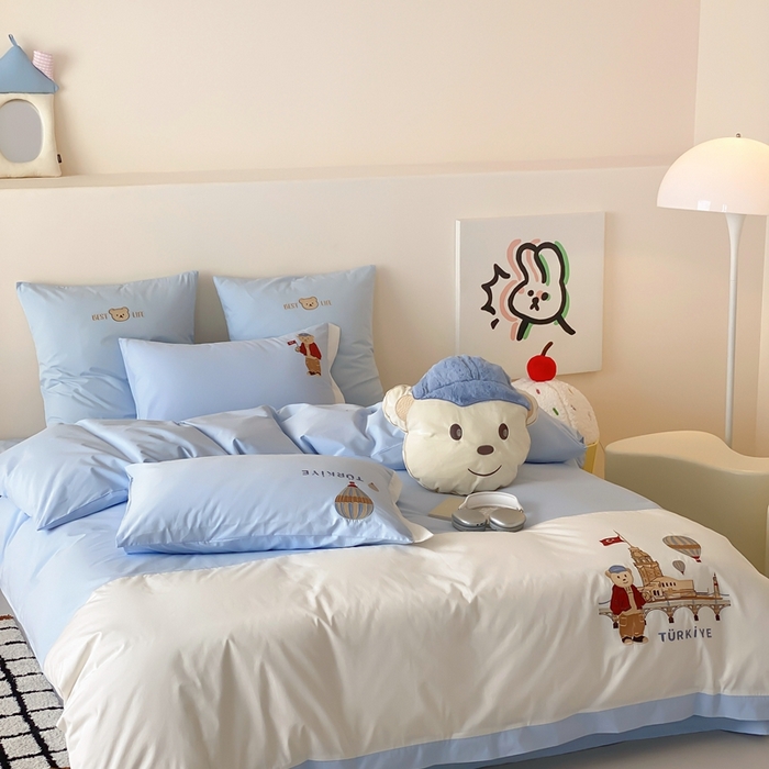 91家纺网 家纺一手货源 找家纺 （总）曼布缇2025新款全棉高密绣花四件套 旅行熊(会员-10，券后控价268/288,308起)