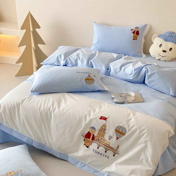 91家纺网 家纺一手货源 找家纺 （总）曼布缇2025新款全棉高密绣花四件套 旅行熊(会员-10，券后控价268/288,308起)