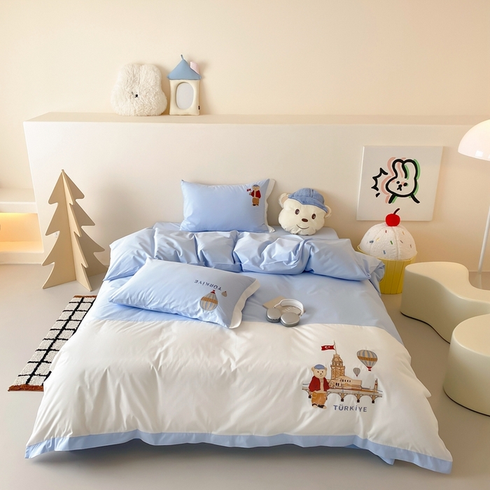 91家纺网 家纺一手货源 找家纺 （总）曼布缇2025新款全棉高密绣花四件套 旅行熊(会员-10，券后控价268/288,308起),旅行熊