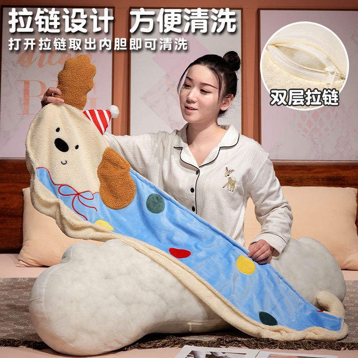 91家纺网 家纺一手货源 找家纺 （总）仟亿莱 2025新款压片翘耳小狗长条睡觉抱枕