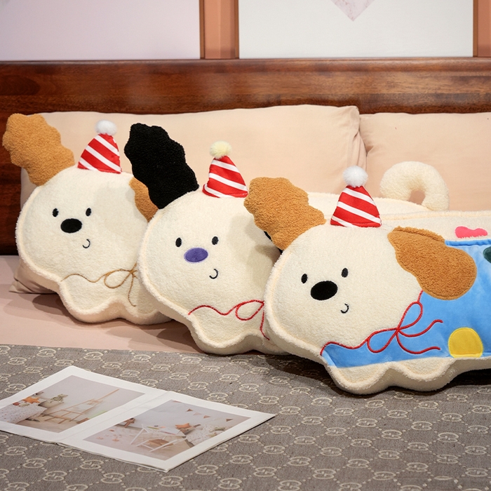 91家纺网 家纺一手货源 找家纺 （总）仟亿莱 2025新款压片翘耳小狗长条睡觉抱枕