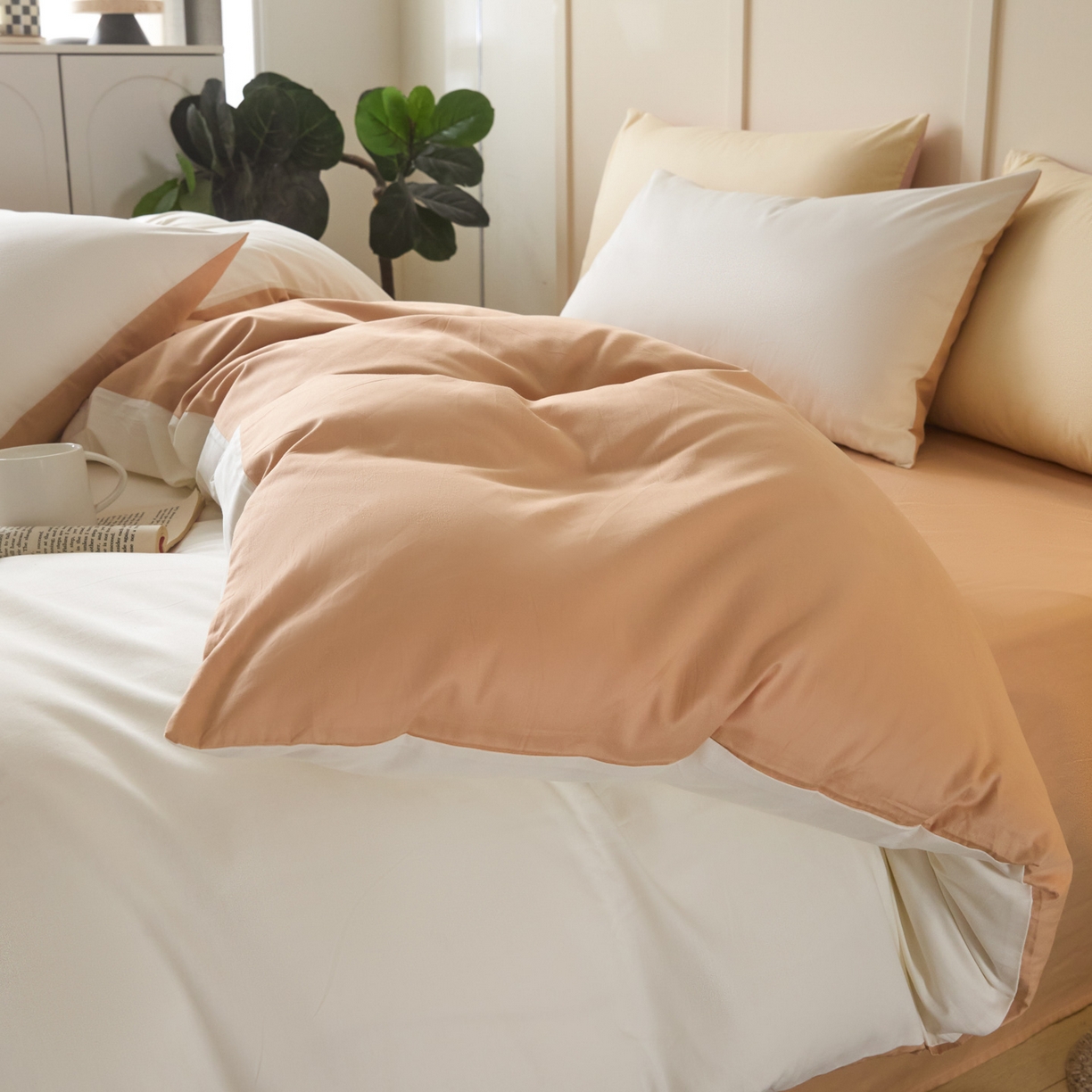 91家纺网 家纺一手货源 找家纺 乐美家纺 2025新款全棉纯棉纯色双拼多规格四件套 白+奶茶杏