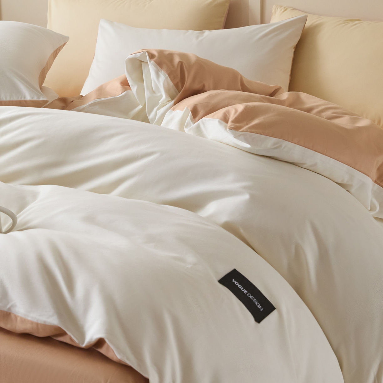 91家纺网 家纺一手货源 找家纺 乐美家纺 2025新款全棉纯棉纯色双拼多规格四件套 白+奶茶杏