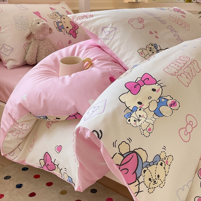 91家纺网 家纺一手货源 找家纺 蓝邻家纺 2025年新款三丽鸥正版授权全棉印花四件套系列-学生床 凯蒂小熊