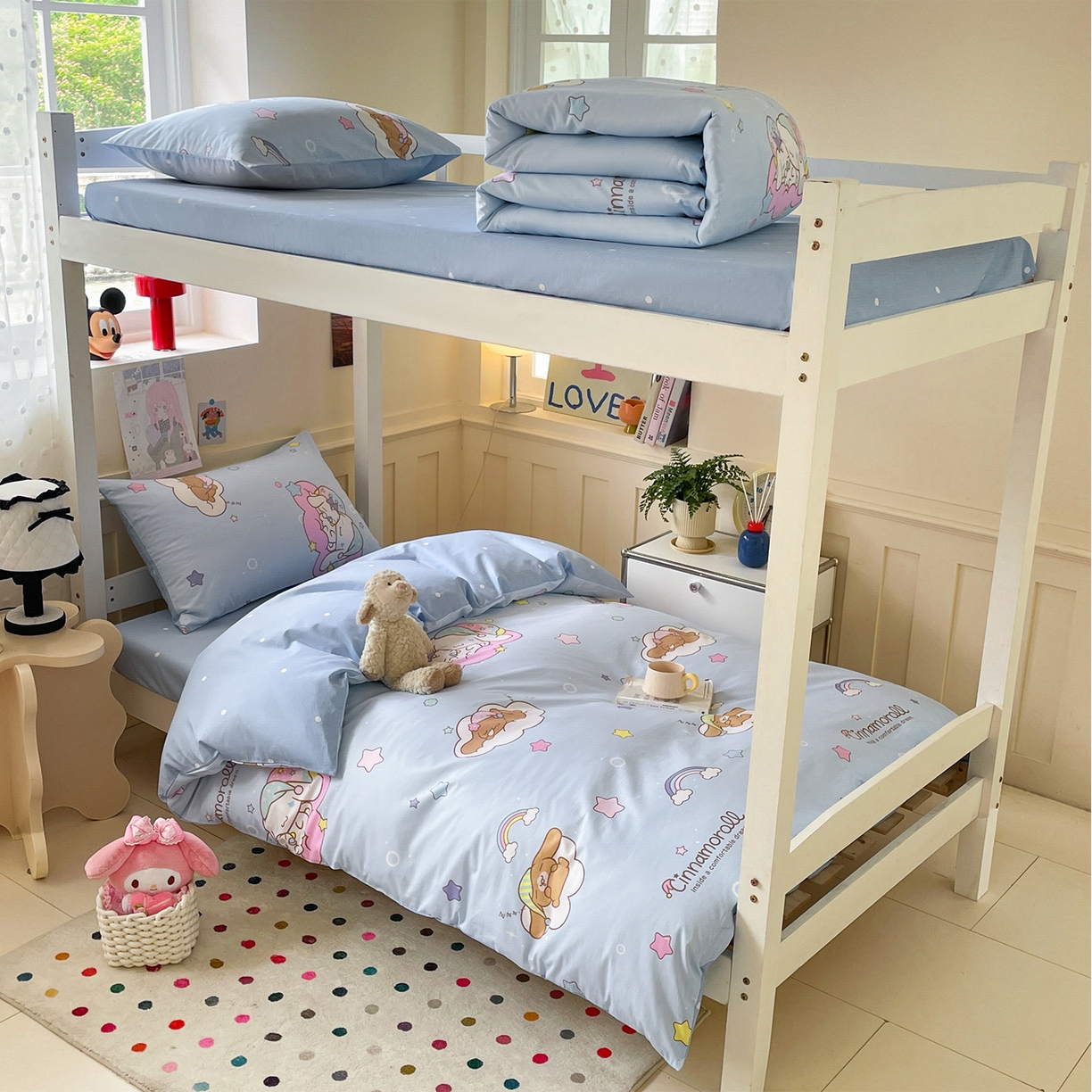 91家纺网 家纺一手货源 找家纺 蓝邻家纺 2025年新款三丽鸥正版授权全棉印花四件套系列-学生床 彩虹玉桂狗