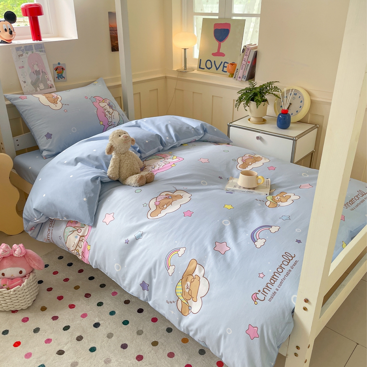 91家纺网 家纺一手货源 找家纺 蓝邻家纺 2025年新款三丽鸥正版授权全棉印花四件套系列-学生床 彩虹玉桂狗