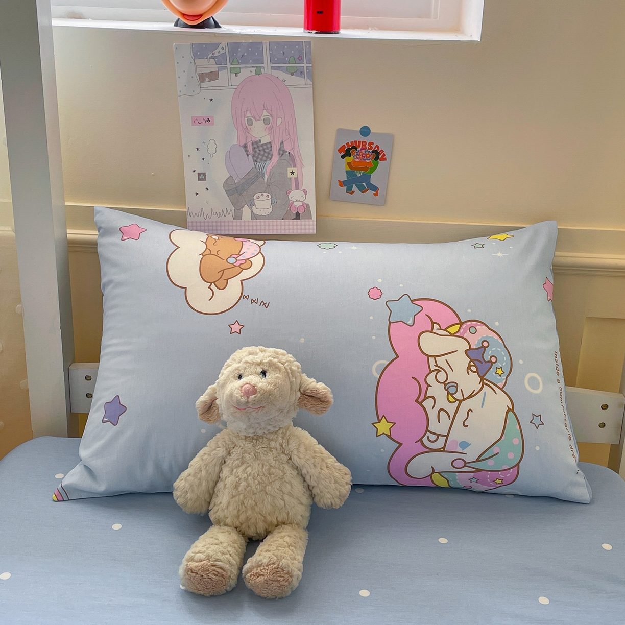 91家纺网 家纺一手货源 找家纺 蓝邻家纺 2025年新款三丽鸥正版授权全棉印花四件套系列-学生床 彩虹玉桂狗