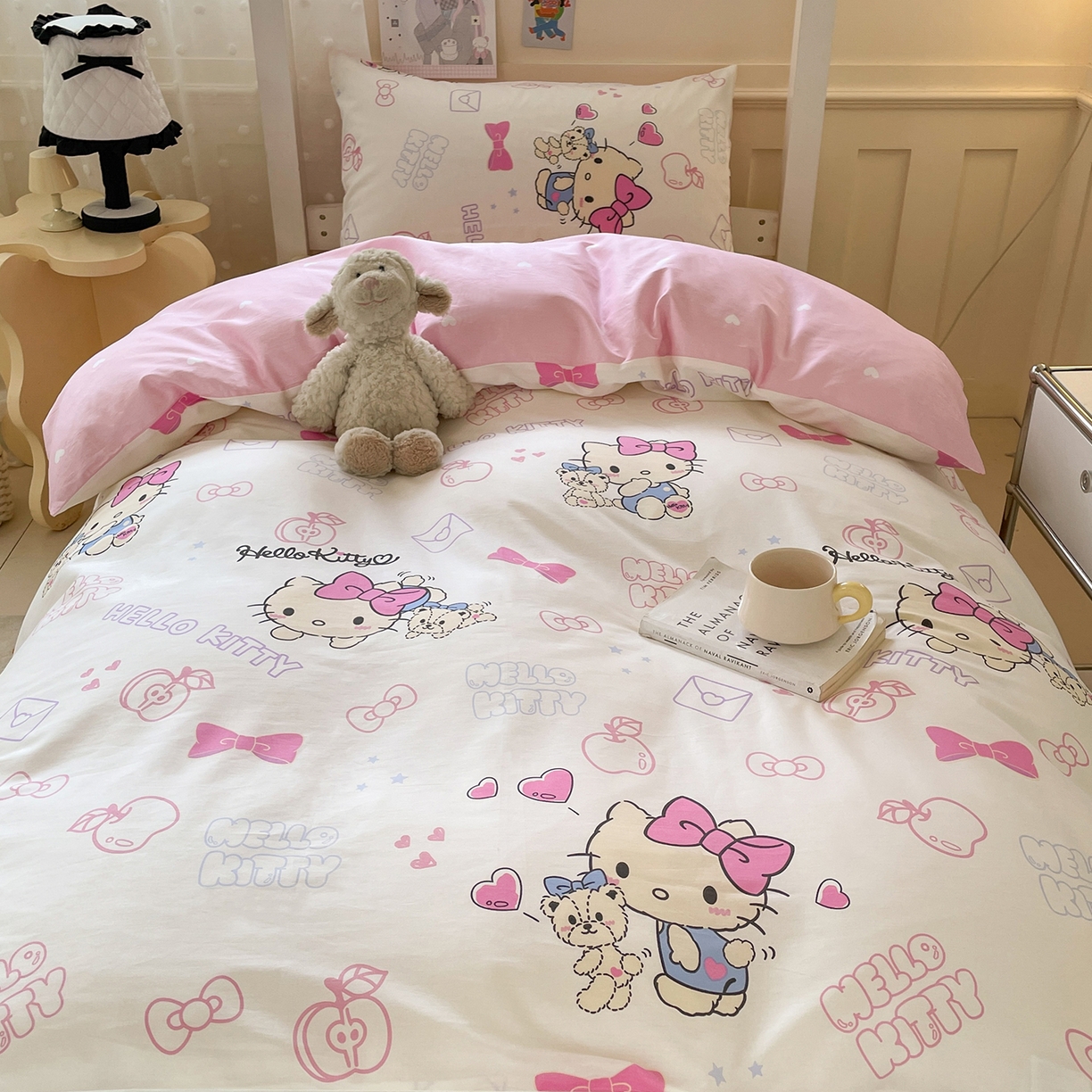 91家纺网 家纺一手货源 找家纺 蓝邻家纺 2025年新款三丽鸥正版授权全棉印花四件套系列-学生床 凯蒂小熊