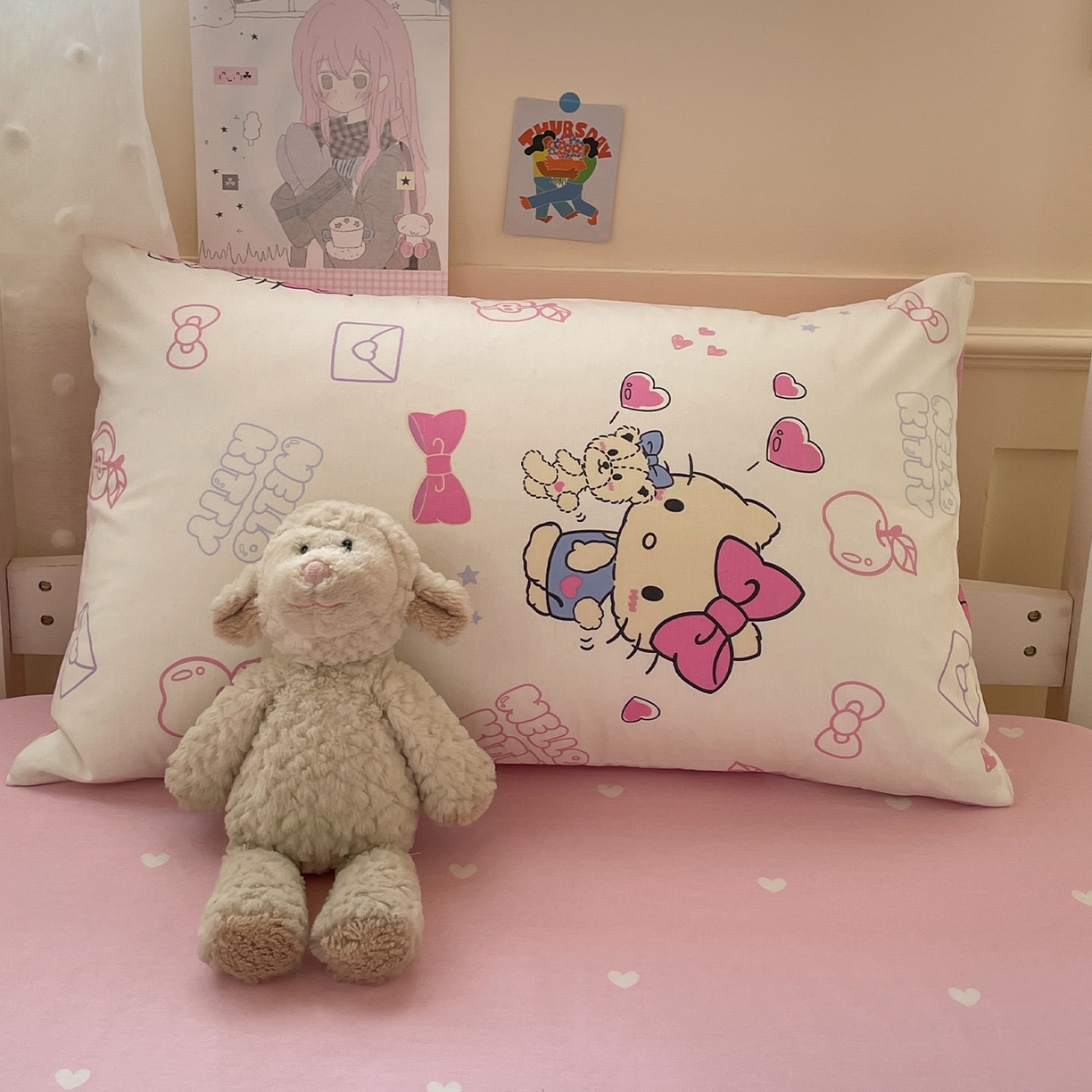 91家纺网 家纺一手货源 找家纺 蓝邻家纺 2025年新款三丽鸥正版授权全棉印花四件套系列-学生床 凯蒂小熊