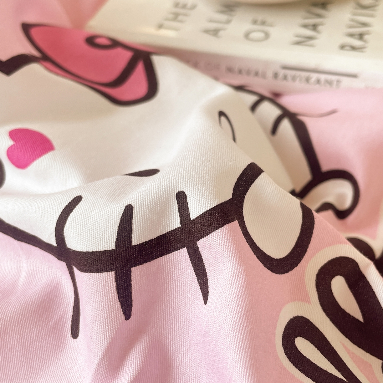 91家纺网 家纺一手货源 找家纺 蓝邻家纺 2025年新款三丽鸥正版授权全棉印花四件套系列-学生床 开心凯蒂