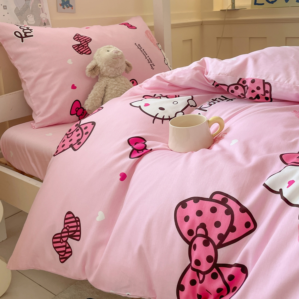 91家纺网 家纺一手货源 找家纺 蓝邻家纺 2025年新款三丽鸥正版授权全棉印花四件套系列-学生床 开心凯蒂