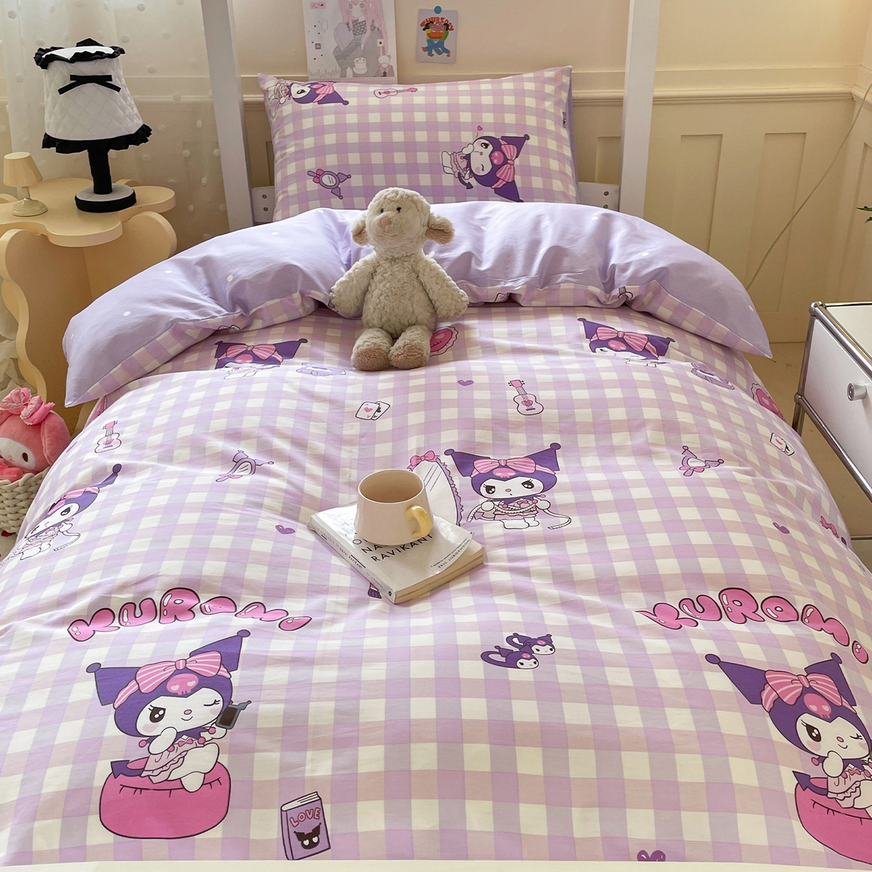 91家纺网 家纺一手货源 找家纺 蓝邻家纺 2025年新款三丽鸥正版授权全棉印花四件套系列-学生床 格子库洛米