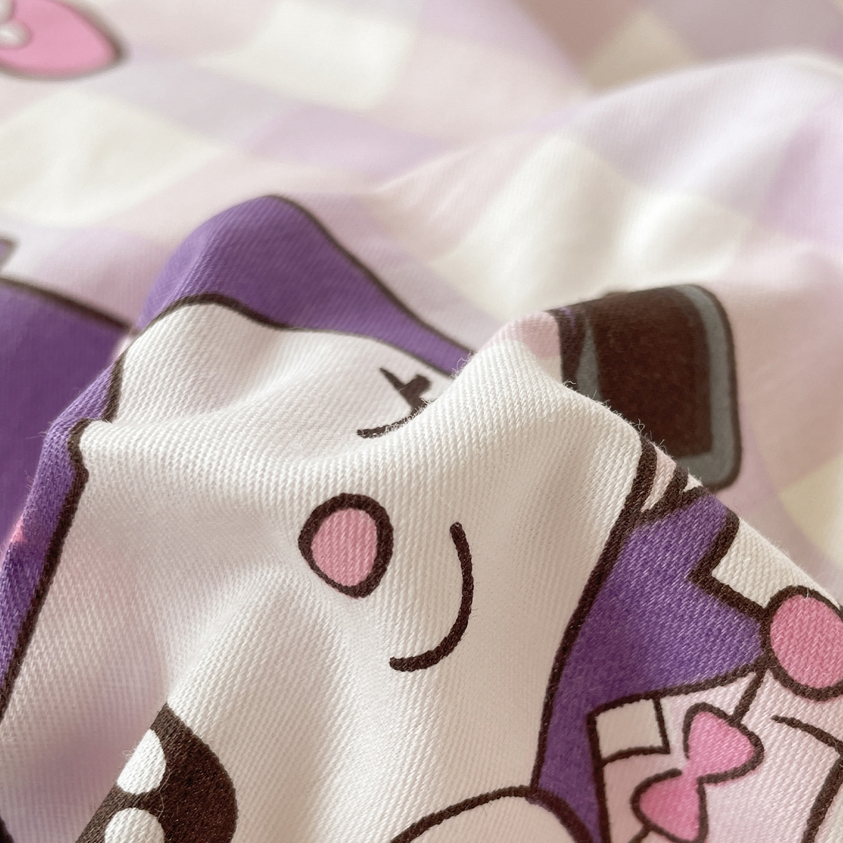 91家纺网 家纺一手货源 找家纺 蓝邻家纺 2025年新款三丽鸥正版授权全棉印花四件套系列-学生床 格子库洛米