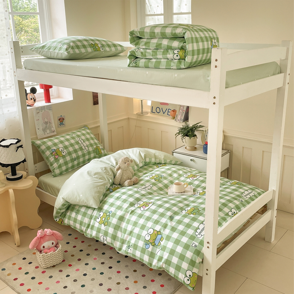 91家纺网 家纺一手货源 找家纺 蓝邻家纺 2025年新款三丽鸥正版授权全棉印花四件套系列-学生床 格子大眼蛙