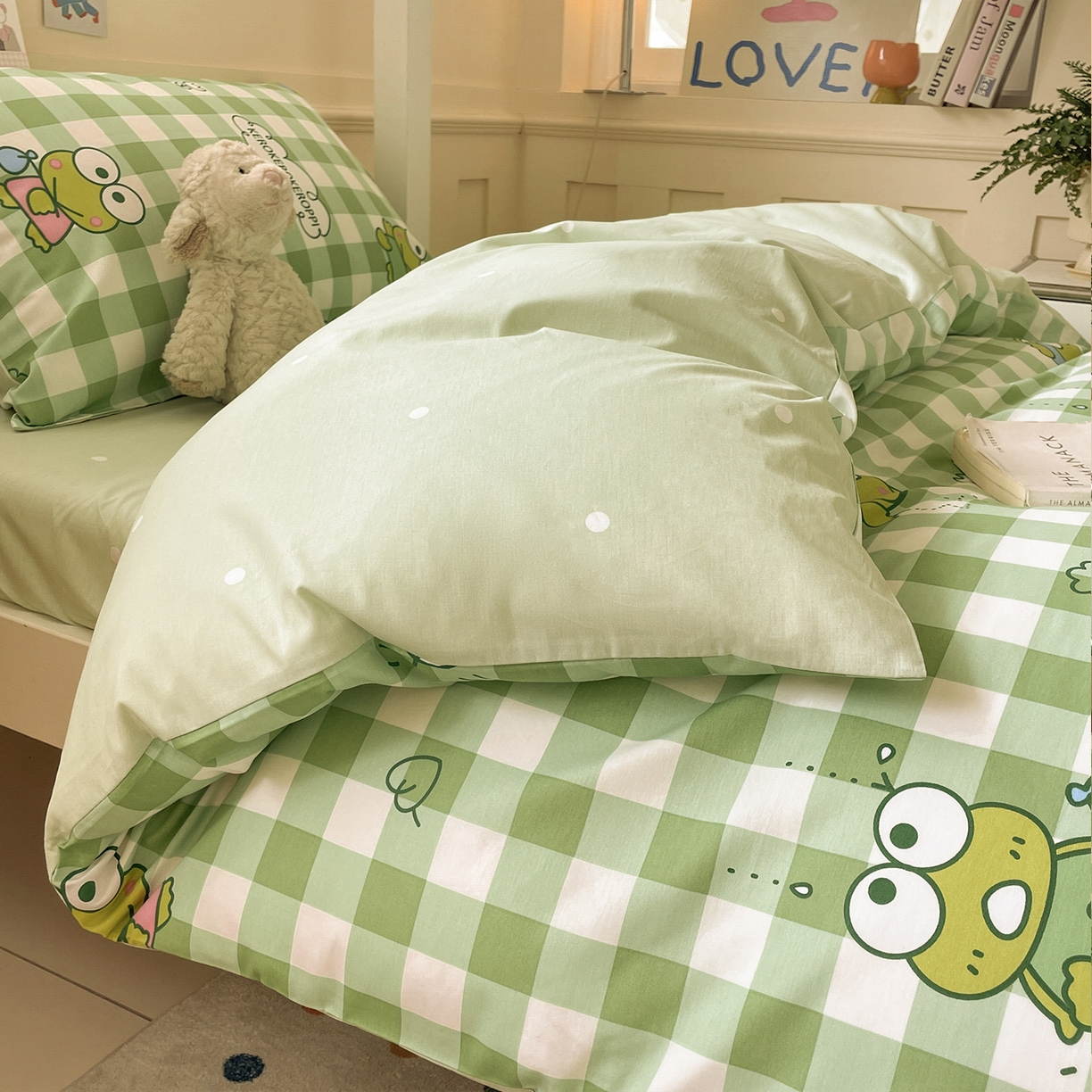 91家纺网 家纺一手货源 找家纺 蓝邻家纺 2025年新款三丽鸥正版授权全棉印花四件套系列-学生床 格子大眼蛙