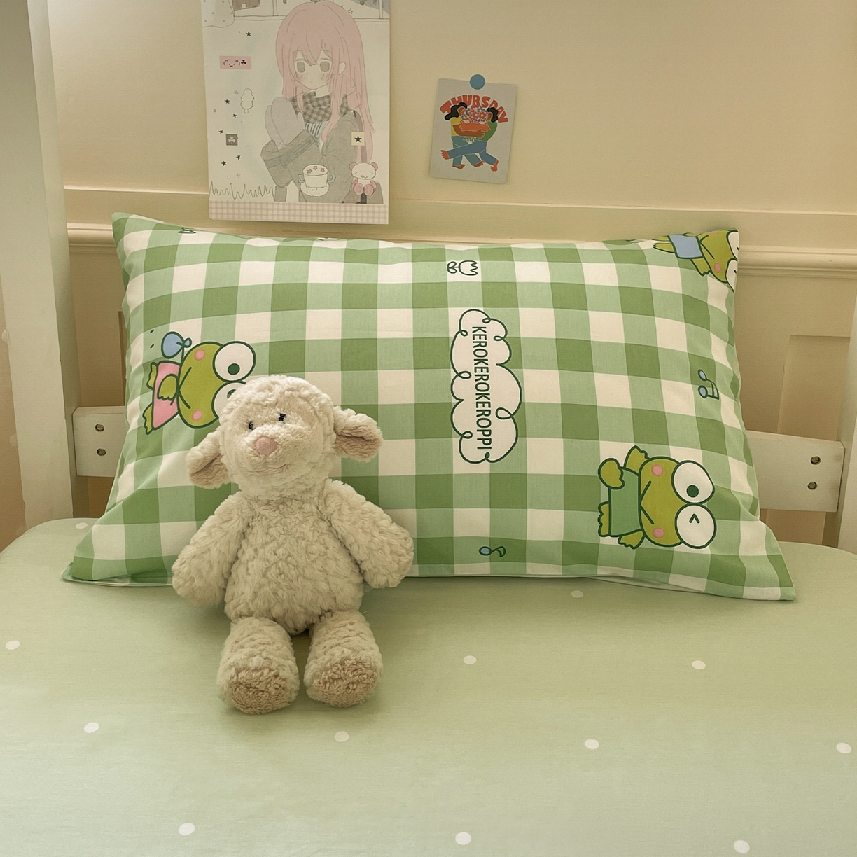 91家纺网 家纺一手货源 找家纺 蓝邻家纺 2025年新款三丽鸥正版授权全棉印花四件套系列-学生床 格子大眼蛙