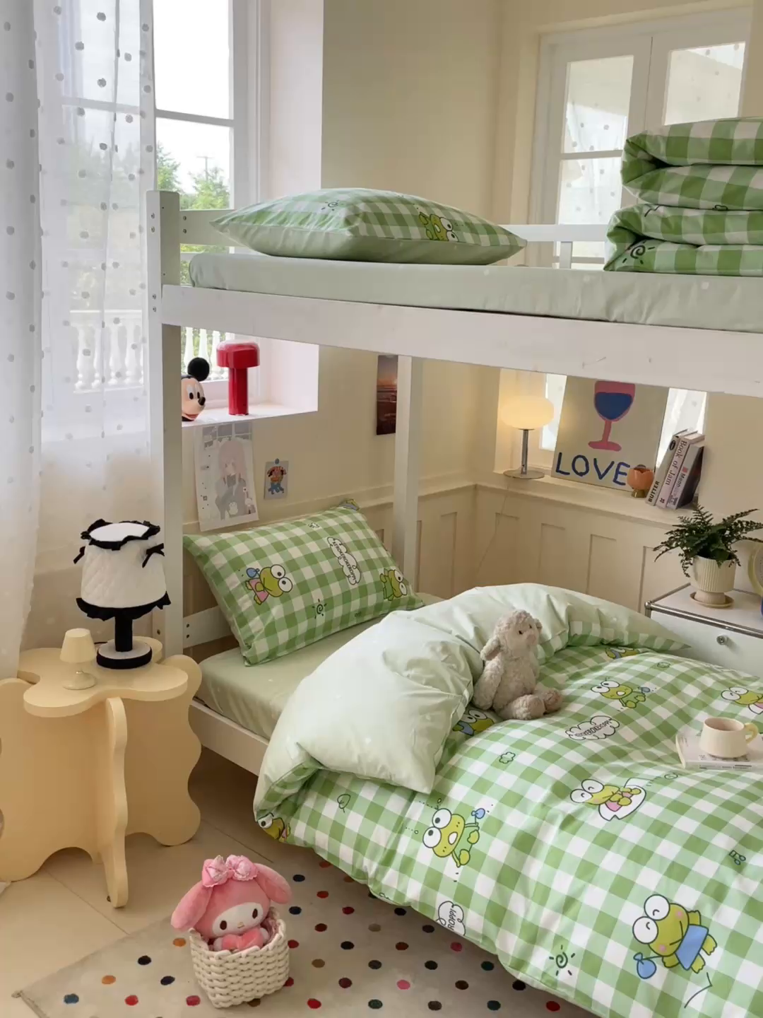 91家纺网 家纺一手货源 找家纺 蓝邻家纺 2025年新款三丽鸥正版授权全棉印花四件套系列-学生床 格子大眼蛙