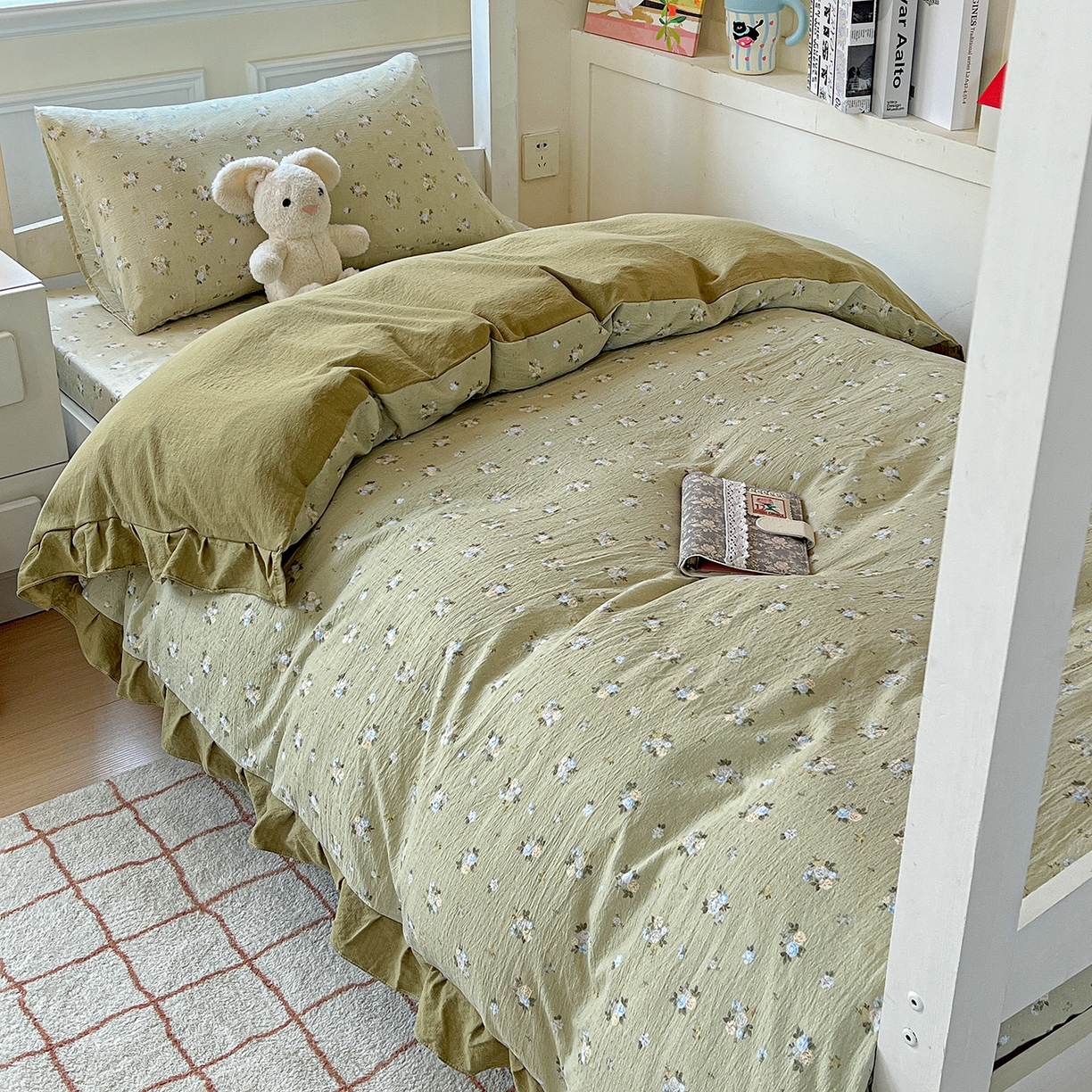 91家纺网 家纺一手货源 找家纺 纽缦家纺 2025新款云感提花双层纱韩版三件套宿舍三件套上下铺三件套 落日暮年绿