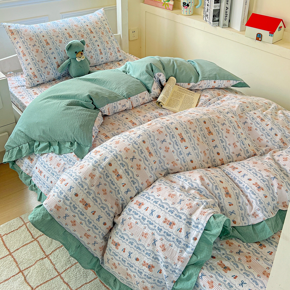 91家纺网 家纺一手货源 找家纺 纽缦家纺 2025新款云感提花双层纱韩版三件套宿舍三件套上下铺三件套 他和她的兔